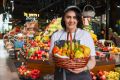Хочется пошутить про грушу, которую нельзя скушать, но на московских ярмарках продаются самые вкусные фрукты, сезон которых как раз начался
