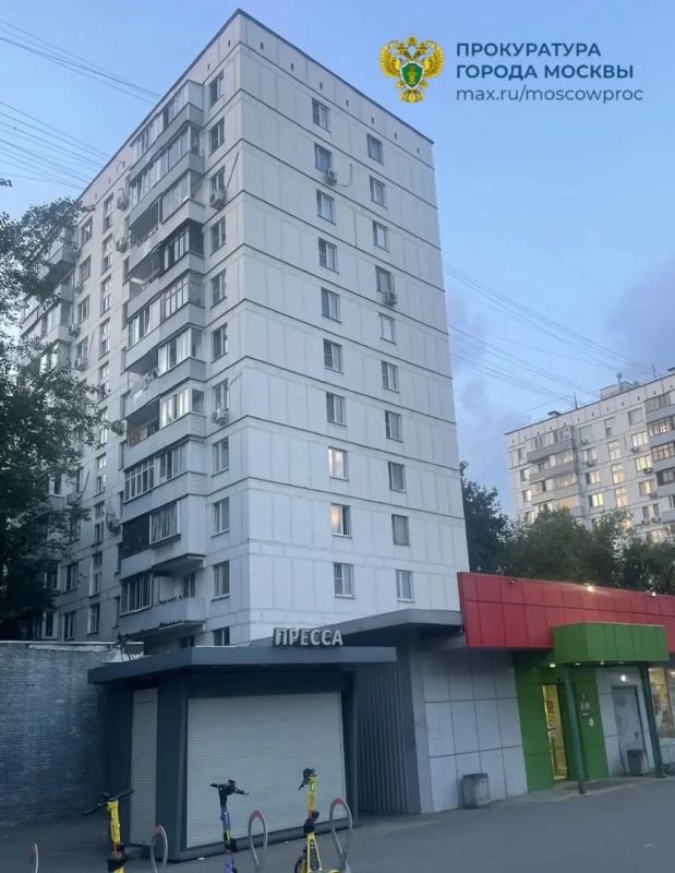 Прокуратура взяла под контроль установление обстоятельств падения ребенка из окна квартиры на юге Москвы