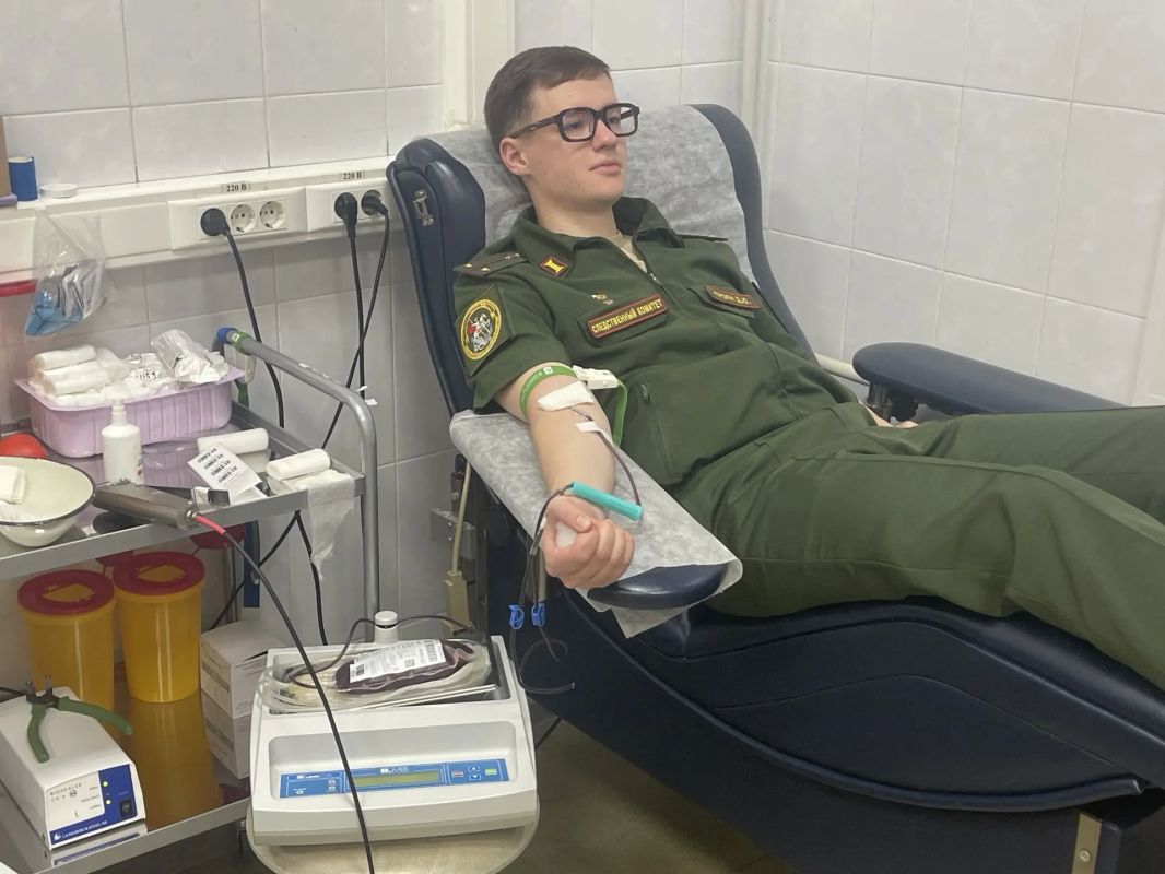 Руководство и следователи военных следственных органов СК России стали донорами крови Руководство и следователи военных следственных органов СК России стали донорами крови
