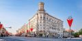 На здание в центре Москвы (Тверская улица, дом 17) вернется скульптура девушки высотой около 7 метров