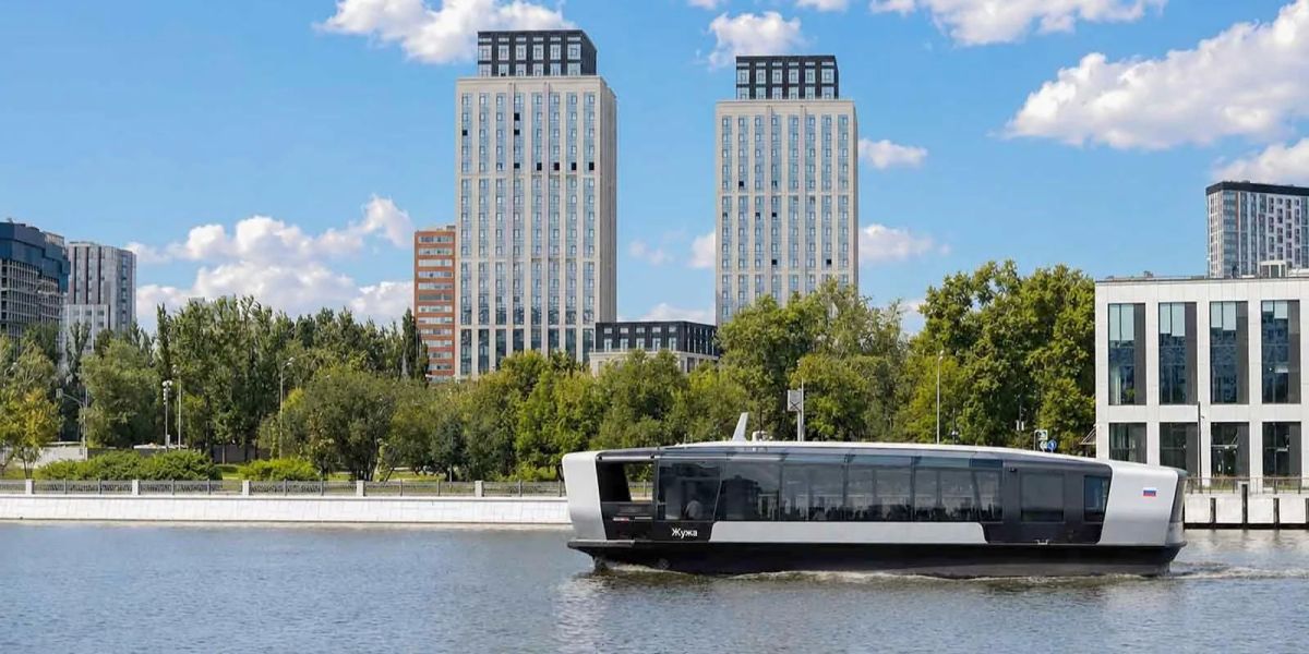 Путешествие по Москве на речном электросудне можно совместить с получением полезных знаний