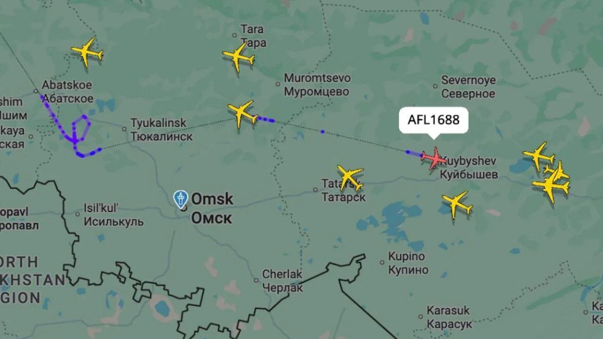 Самолёт Москва — Омск перенаправили в Новосибирск из-за угрозы БПЛА