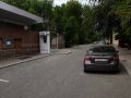 Тайный визит через чёрный ход: автомобиль лидера «Яблока» засекли у посольства Франции