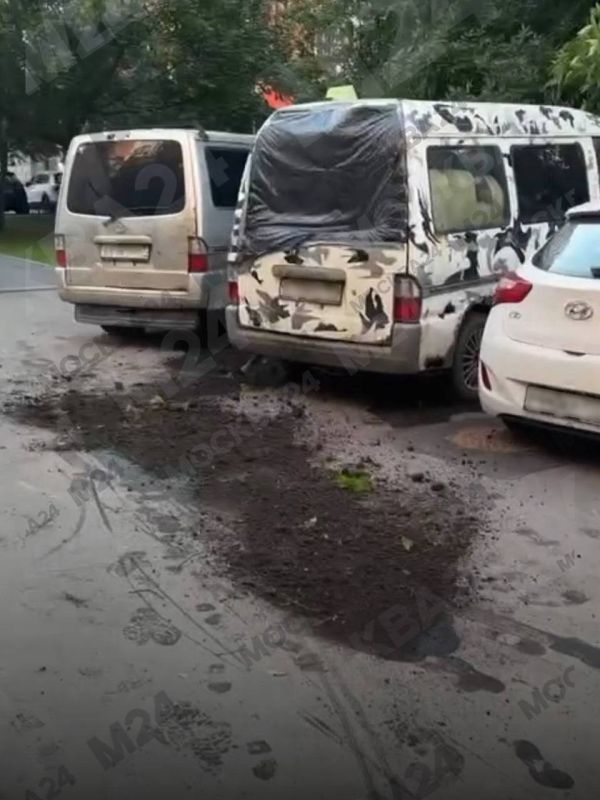 Огромные канистры бензина и автомасел хранятся прямо во дворе жилого дома Огромные канистры бензина и автомасел хранятся прямо во дворе жилого дома