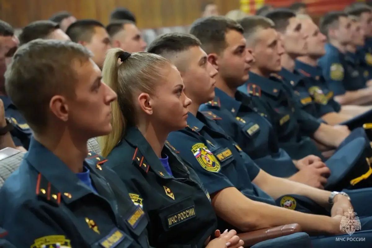 В столичном гарнизоне МЧС России начался учебно-методический сбор для молодых офицеров В столичном гарнизоне МЧС России начался учебно-методический сбор для молодых офицеров