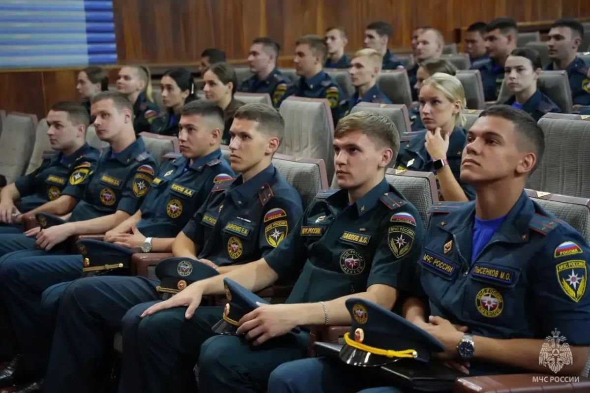 В столичном гарнизоне МЧС России начался учебно-методический сбор для молодых офицеров В столичном гарнизоне МЧС России начался учебно-методический сбор для молодых офицеров