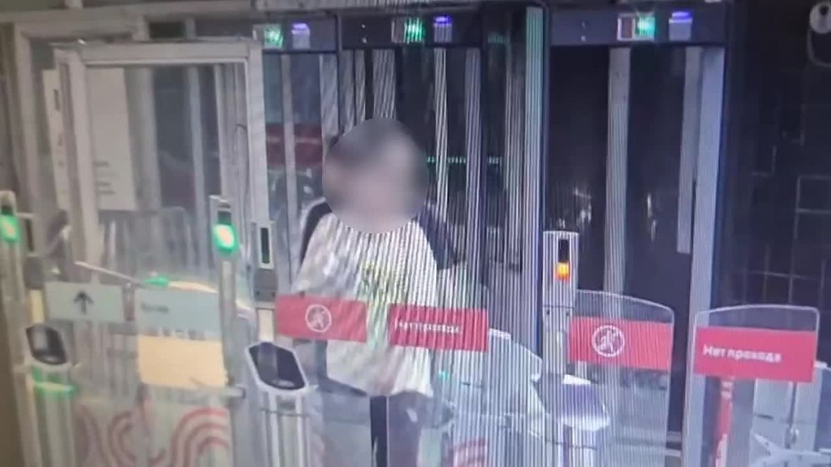 Вандализм в метро: от штрафа до тюрьмы. Заместитель мэра Максим Ликсутов напомнил об ответственности за порчу имущества метрополитена
