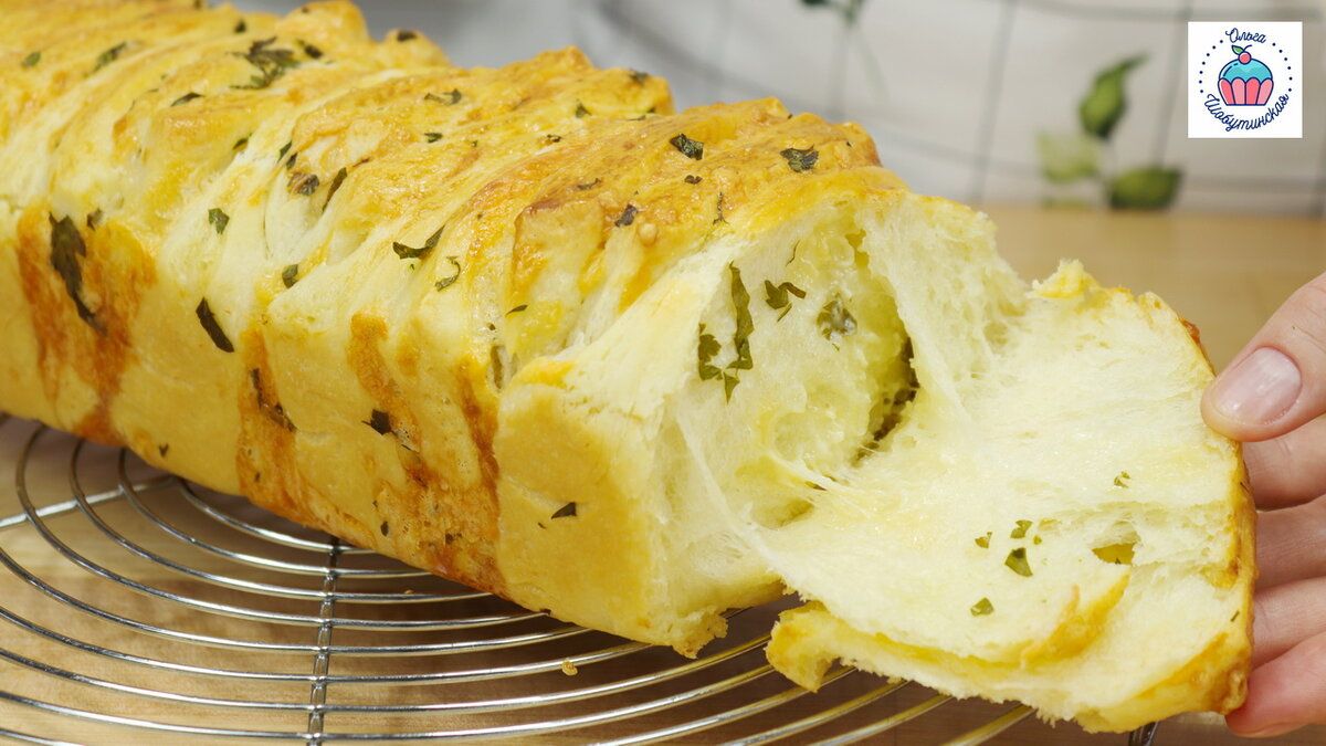 Ароматный хлеб "Гармошка" с сыром и чесночным маслом