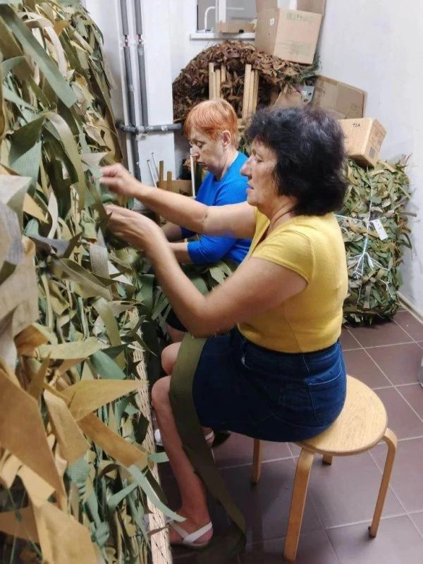 Мастерицы из храма в Косино ежемесячно передают десятки маскировочных сетей для бойцов