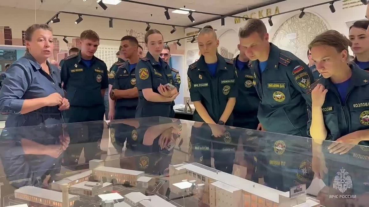 Выпускники МЧС России познакомились с историей пожарной охраны столицы