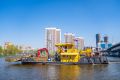 Более 240 тонн мусора собрал коммунальный флот с водной акватории Москвы с начала летней навигации