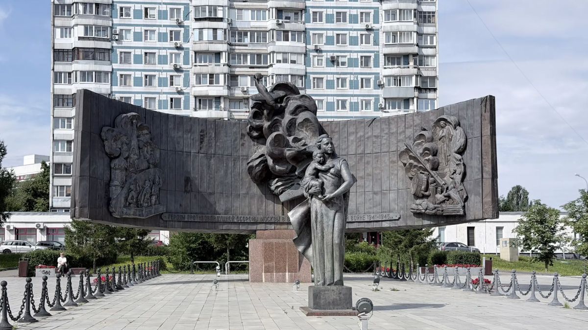 Евгений Попов: На площади Защитников неба жители Крылатского продолжают сбор подписей в поддержку инициативы о сохранении исторического значения этого места Евгений Попов: На площади Защитников неба жители Крылатского продолжают сбор подписей в поддержку инициативы о сохранении исторического значения этого места