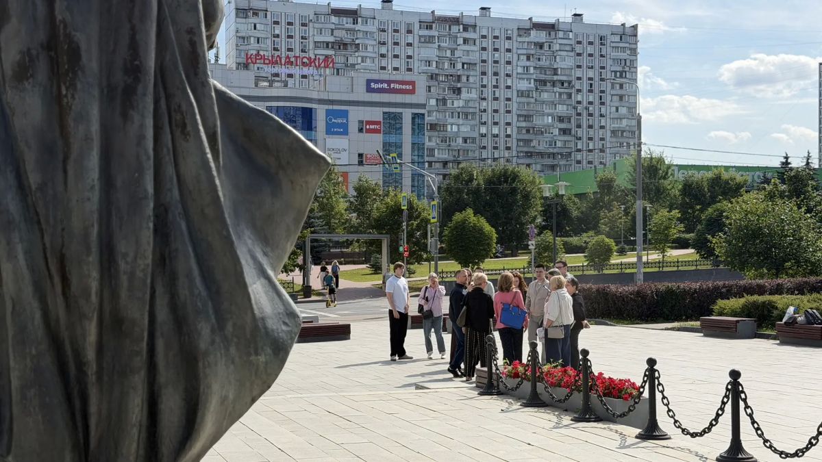 Евгений Попов: На площади Защитников неба жители Крылатского продолжают сбор подписей в поддержку инициативы о сохранении исторического значения этого места Евгений Попов: На площади Защитников неба жители Крылатского продолжают сбор подписей в поддержку инициативы о сохранении исторического значения этого места