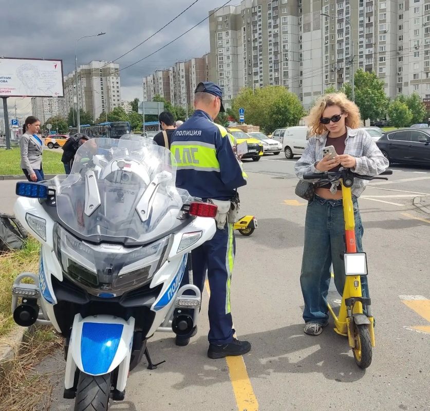 Сотрудники Госавтоинспекции провели серию просветительских мероприятий для детей и взрослых, посвящённых правилам безопасного передвижения на средствах индивидуальной мобильности Сотрудники Госавтоинспекции провели серию просветительских мероприятий для детей и взрослых, посвящённых правилам безопасного передвижения на средствах индивидуальной мобильности
