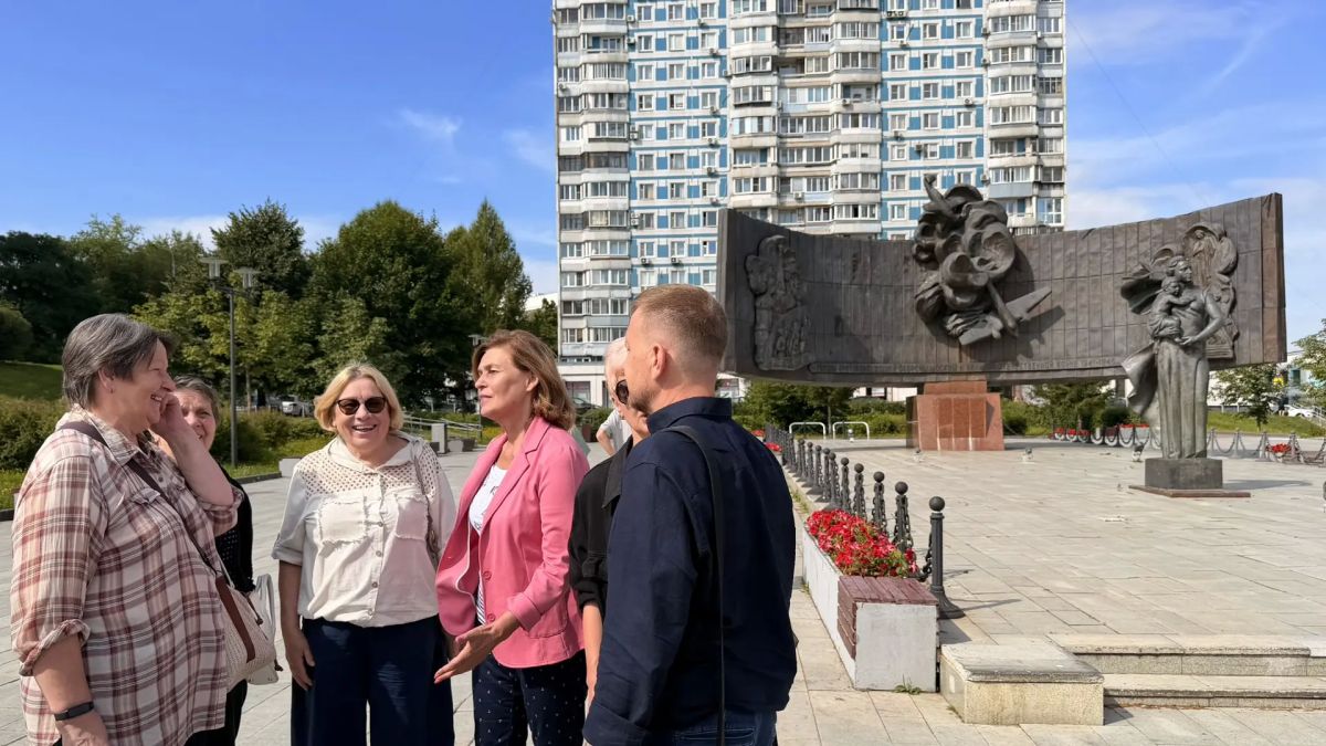 Евгений Попов: На площади Защитников неба жители Крылатского продолжают сбор подписей в поддержку инициативы о сохранении исторического значения этого места Евгений Попов: На площади Защитников неба жители Крылатского продолжают сбор подписей в поддержку инициативы о сохранении исторического значения этого места