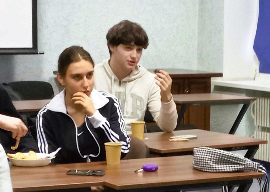 Думаете, история с «Яблоком» после снятия их с думских выборов закончена? Ан, нет Думаете, история с «Яблоком» после снятия их с думских выборов закончена? Ан, нет