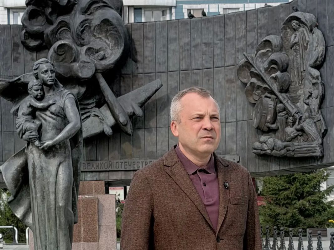 Евгений Попов: На площади Защитников неба жители Крылатского продолжают сбор подписей в поддержку инициативы о сохранении исторического значения этого места