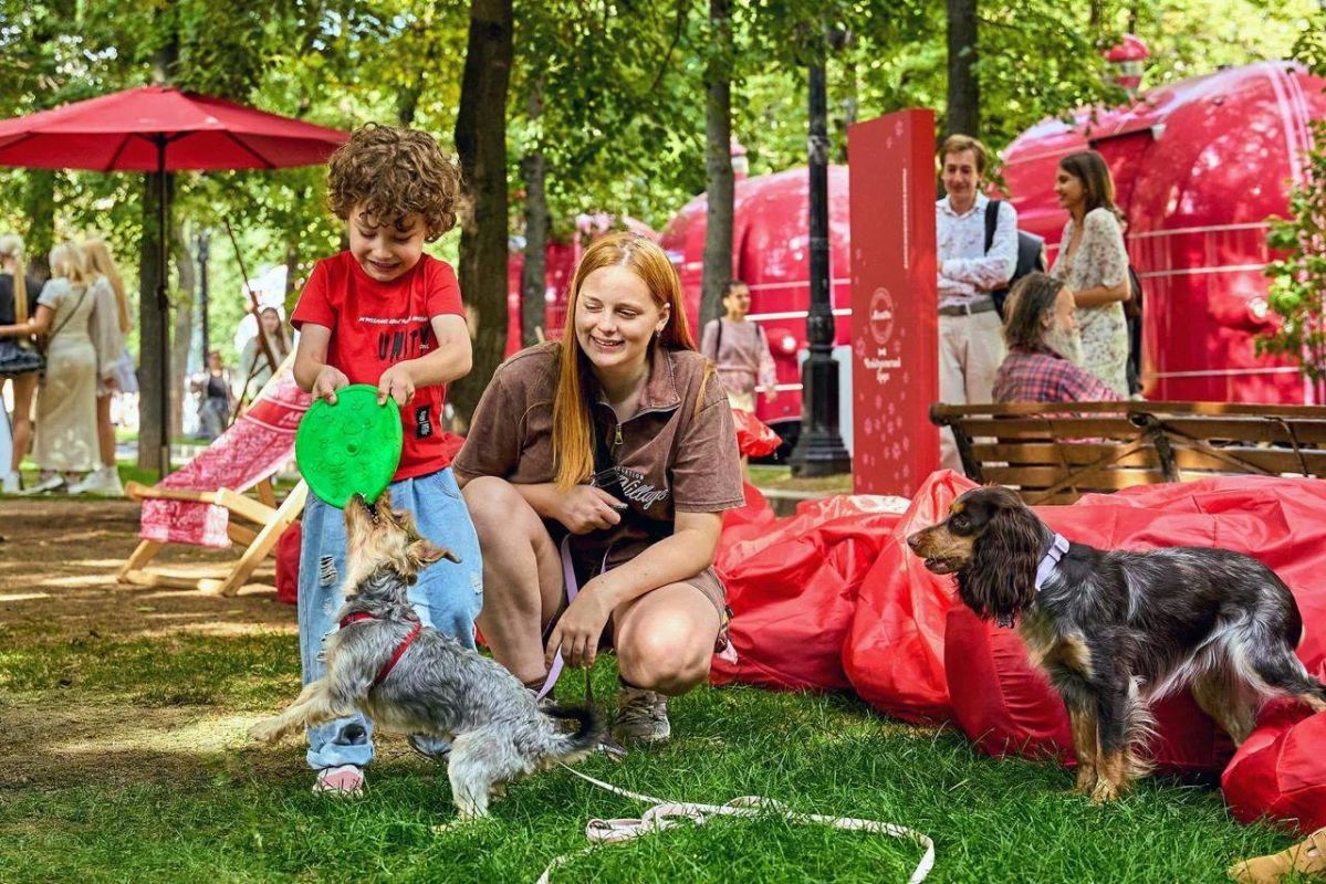 «Моспитомец» возвращается: 27–30 августа в летнем клубе «Москва» на Тверском бульваре пройдет любимое мероприятие для четвероногих и их хозяев «Моспитомец» возвращается: 27–30 августа в летнем клубе «Москва» на Тверском бульваре пройдет любимое мероприятие для четвероногих и их хозяев