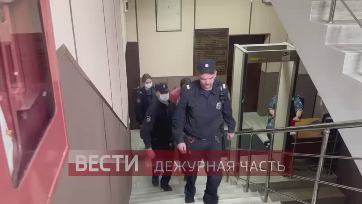 На этих кадрах из Таганского суда Москвы – Арам Никогосян, водитель автокрана
