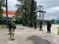 Огонь, дым и полоса препятствий: пожарные оттачивают навыки в условиях, приближенных к реальным