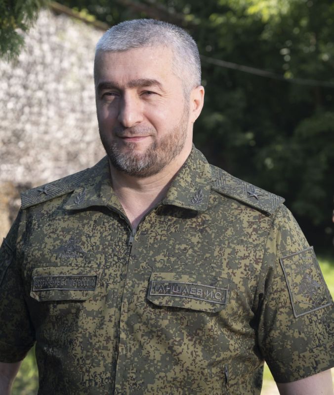 Амбротипы для фронтовой летописи: вечный снимок живой истории Сергей Романов приехал к бойцам Спецназа «Ахмат», чтобы сохранить для истории лица тех, кто сегодня защищает Россию