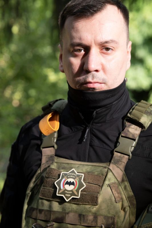 Амбротипы для фронтовой летописи: вечный снимок живой истории Сергей Романов приехал к бойцам Спецназа «Ахмат», чтобы сохранить для истории лица тех, кто сегодня защищает Россию Амбротипы для фронтовой летописи: вечный снимок живой истории Сергей Романов приехал к бойцам Спецназа «Ахмат», чтобы сохранить для истории лица тех, кто сегодня защищает Россию