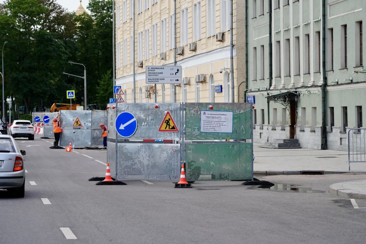 На Болотной улице обновляют вековые керамические трубы водоотведения На Болотной улице обновляют вековые керамические трубы водоотведения
