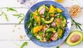 Тропическая симфония: салат с копченой курицей, манго и авокадо