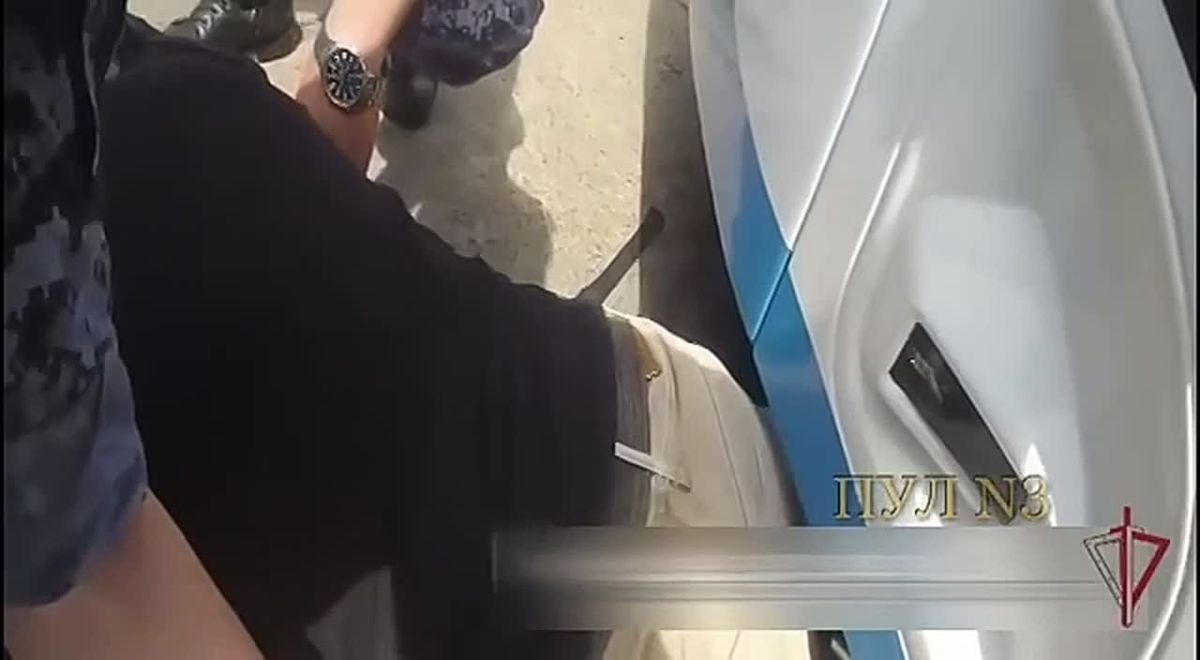 В Москве росгвардейцы помогли спасти мужчину, попавшего под трамвай: