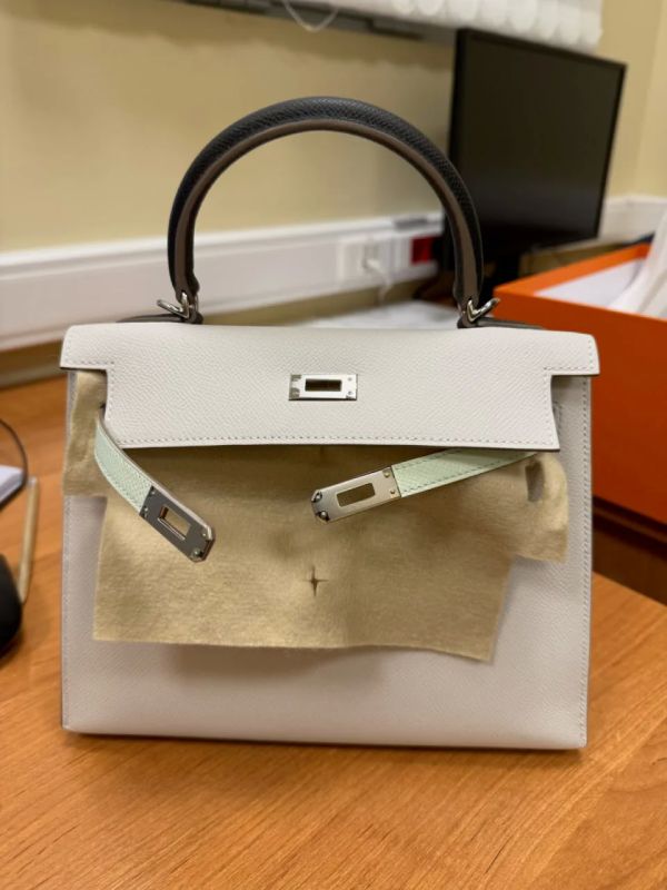 Таможенники в Домодедове обнаружили незадекларированные сумки Hermes на 6,2 млн руб