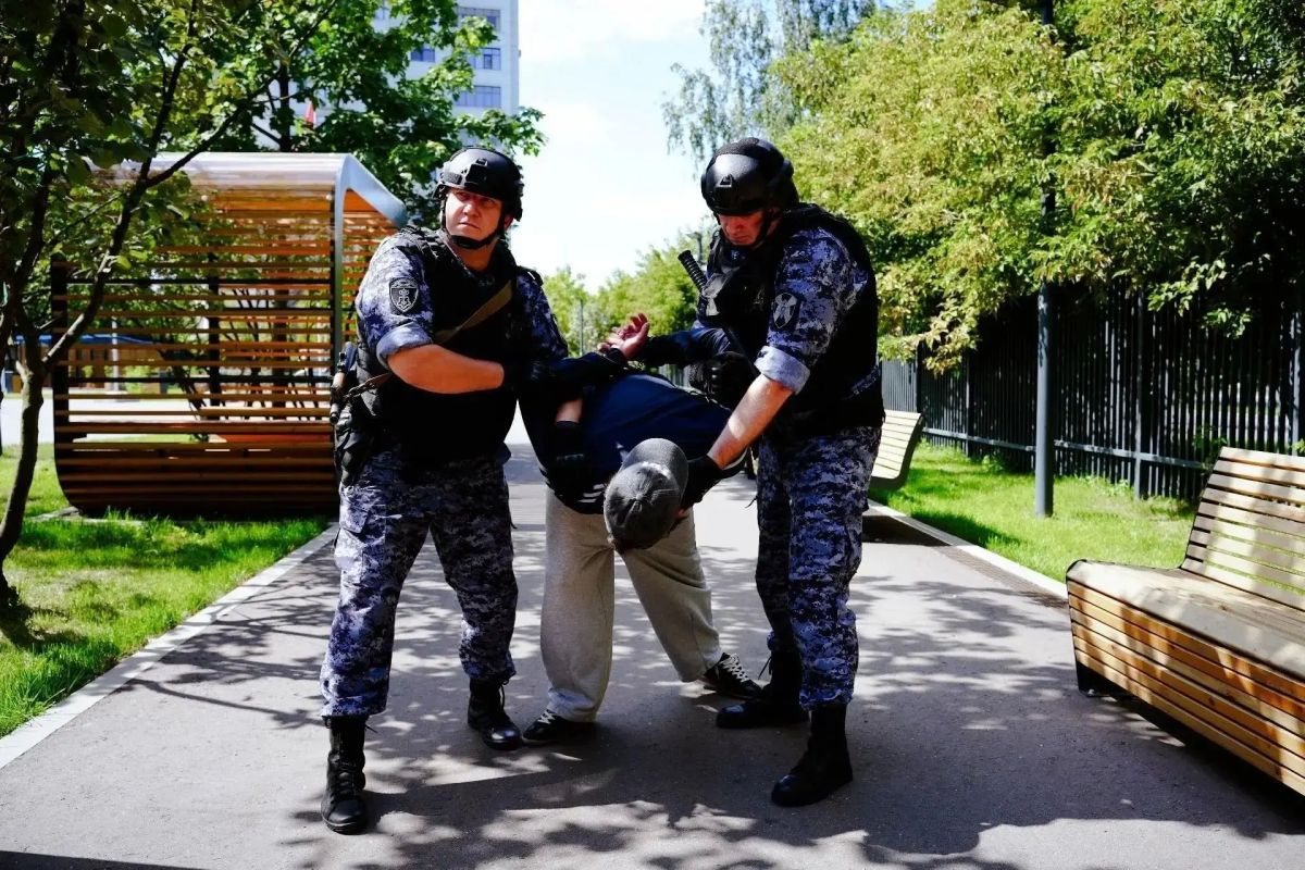 Сотрудники вневедомственной охраны столичного главка Росгвардии провели практическую тренировку в образовательном учреждении Сотрудники вневедомственной охраны столичного главка Росгвардии провели практическую тренировку в образовательном учреждении