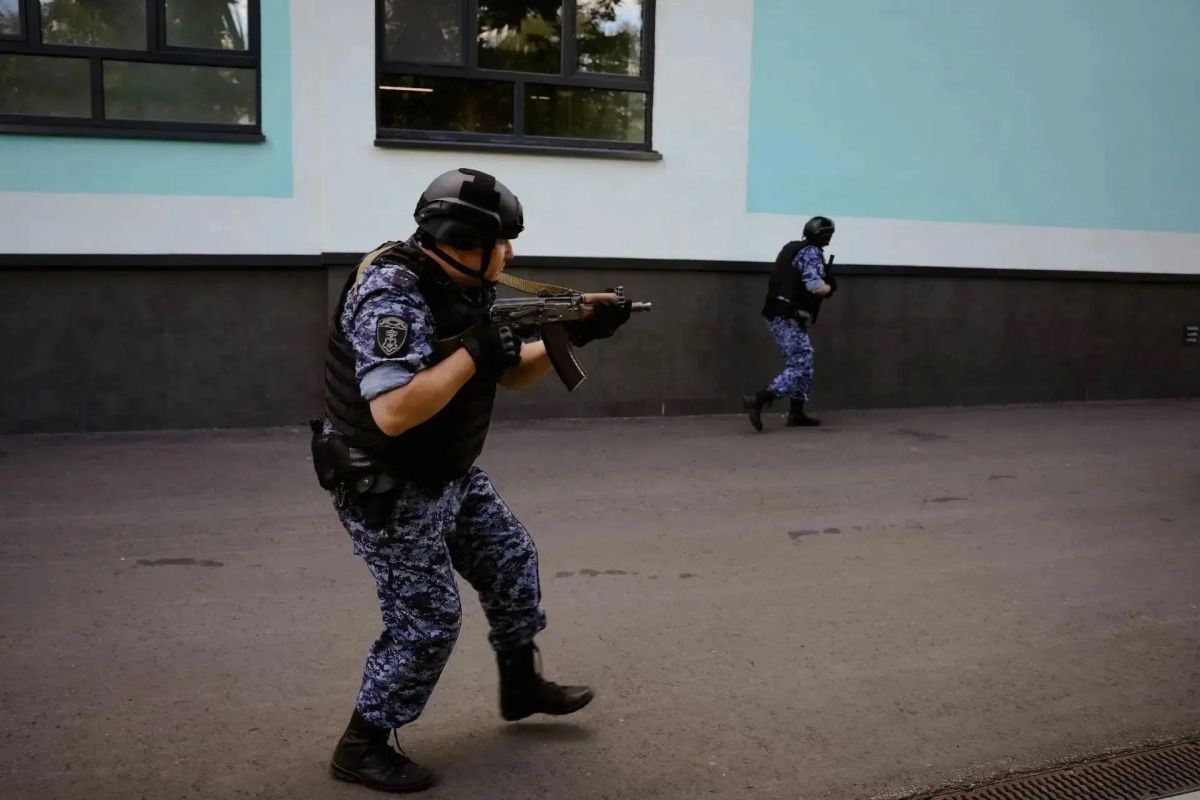 Сотрудники вневедомственной охраны столичного главка Росгвардии провели практическую тренировку в образовательном учреждении Сотрудники вневедомственной охраны столичного главка Росгвардии провели практическую тренировку в образовательном учреждении