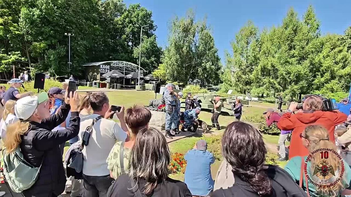 В Москве кинологи Росгвардии приняли участие в мероприятии, посвященном Дню фронтовой собаки