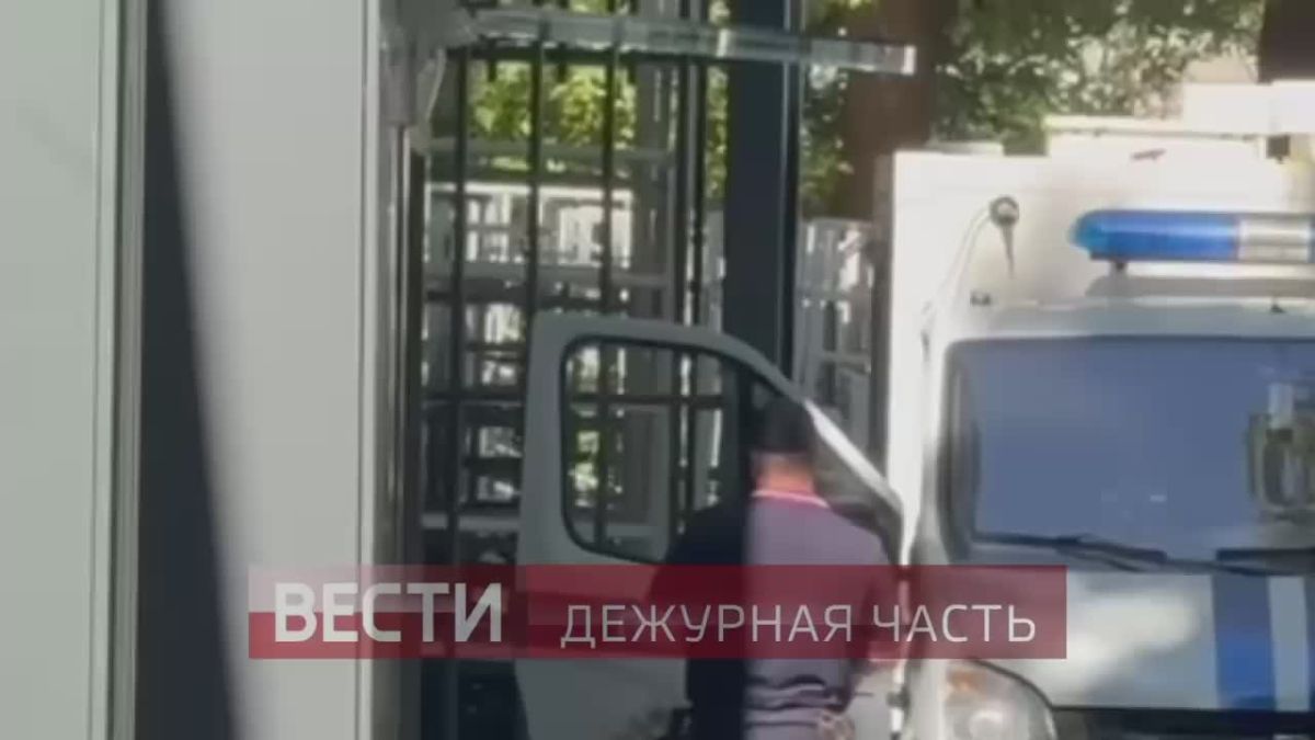 Главу сети клиник "Планета Мед" Василия Генералова доставили в Чертановский суд Москвы