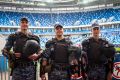 Сегодня в Калининграде военнослужащие специального моторизованного полка Северо-Западного округа Росгвардии и сотрудники ОМОН «Град» Росгвардии обеспечивали безопасность тысяч футбольных болельщиков на матче Российской...