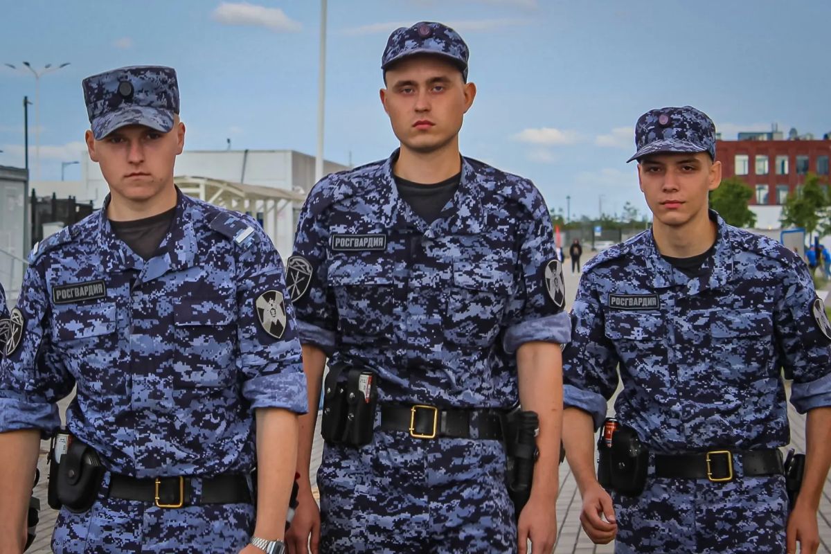Сегодня в Калининграде военнослужащие специального моторизованного полка Северо-Западного округа Росгвардии и сотрудники ОМОН «Град» Росгвардии обеспечивали безопасность тысяч футбольных болельщиков на матче Российской... Сегодня в Калининграде военнослужащие специального моторизованного полка Северо-Западного округа Росгвардии и сотрудники ОМОН «Град» Росгвардии обеспечивали безопасность тысяч футбольных болельщиков на матче Российской...