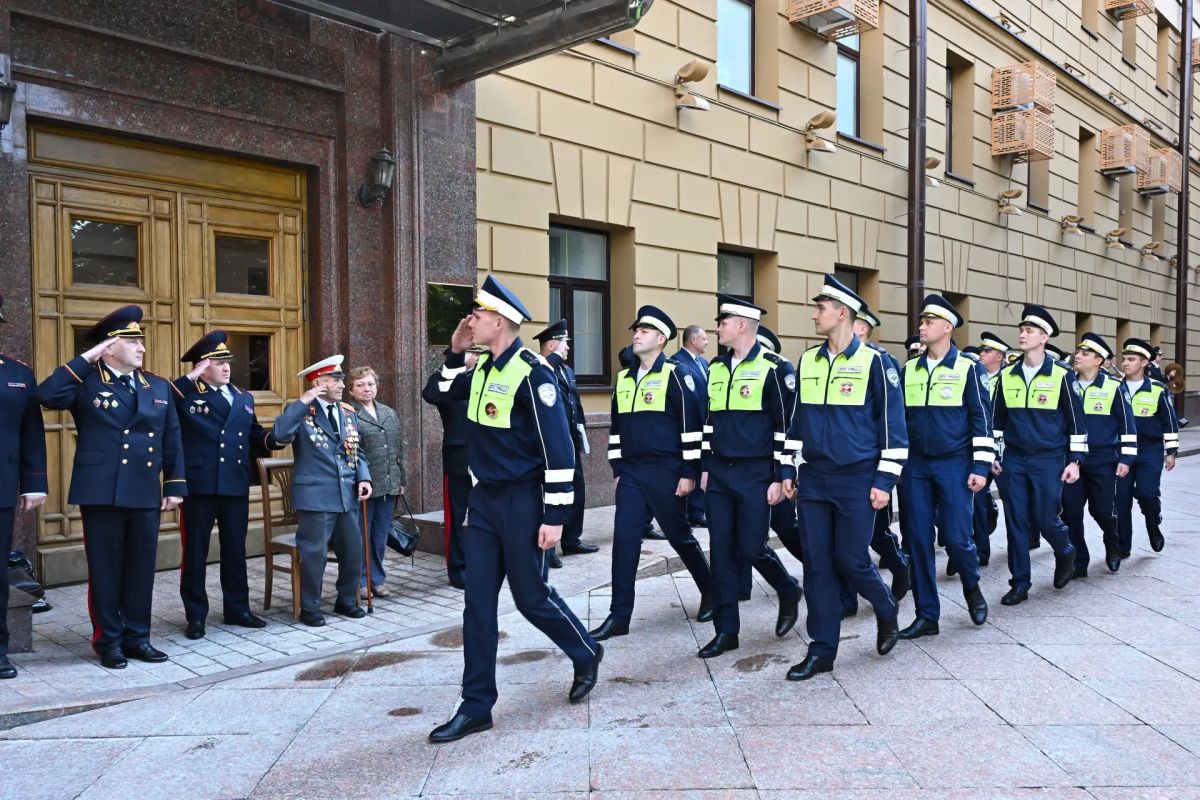 В столичном Главке прошёл торжественный приём, посвящённый 95-летию ветерана Великой Отечественной войны, майора милиции в отставке Александра Дьяконова В столичном Главке прошёл торжественный приём, посвящённый 95-летию ветерана Великой Отечественной войны, майора милиции в отставке Александра Дьяконова