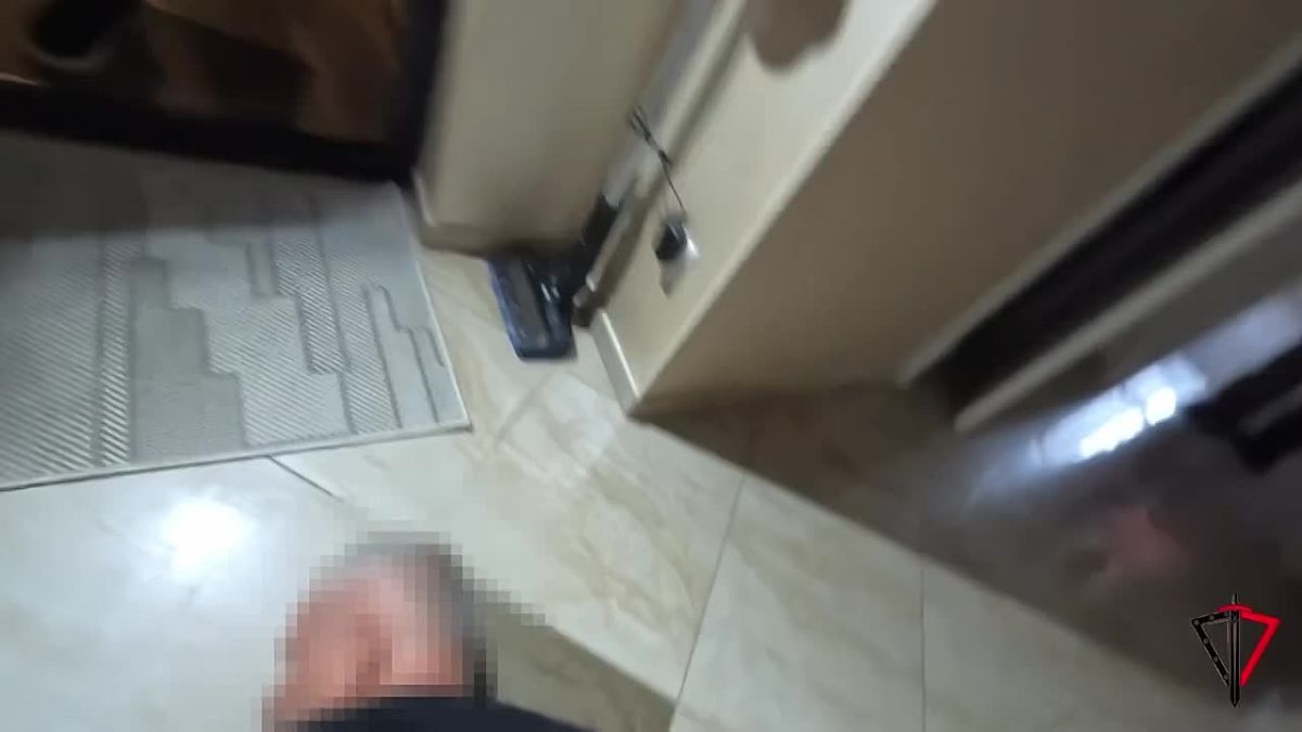 При силовой поддержке СОБР «Центр» Главного управления Росгвардии по г. Москве сотрудники МВД задержали группу лиц, подозреваемых в незаконной реализации фальсифицированной продукции