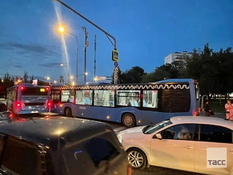 У станции метро «Ховрино» столкнулись два автобуса У станции метро «Ховрино» столкнулись два автобуса
