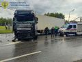 На Дмитровском шоссе водитель грузового автомобиля совершил столкновение с рейсовым автобусом