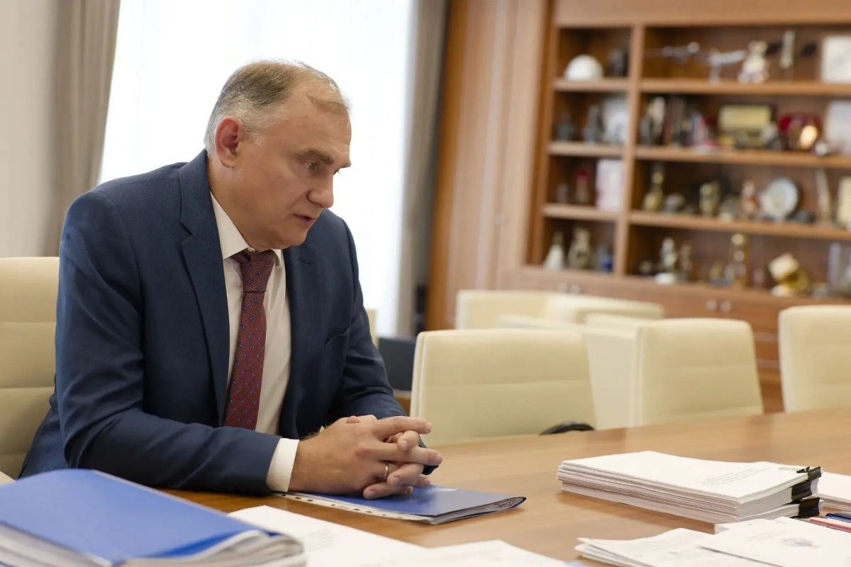 Глава Минстроя России Ирек Файзуллин провел рабочую встречу с генеральным директором НИЦ «Строительство» Виталием Крючковым Глава Минстроя России Ирек Файзуллин провел рабочую встречу с генеральным директором НИЦ «Строительство» Виталием Крючковым
