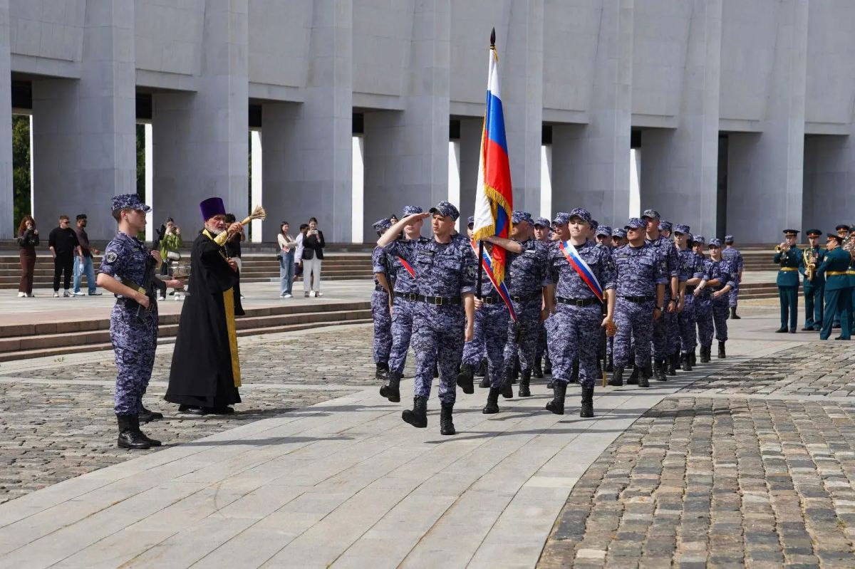 В Москве прошёл выпуск более 130 сотрудников вневедомственной охраны Росгвардии В Москве прошёл выпуск более 130 сотрудников вневедомственной охраны Росгвардии