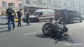 Попавшая в ДТП в центре Москвы скорая принадлежит частной клинике, передает корреспондент ТАСС