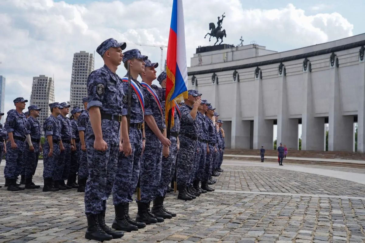 В Москве прошёл выпуск более 130 сотрудников вневедомственной охраны Росгвардии В Москве прошёл выпуск более 130 сотрудников вневедомственной охраны Росгвардии