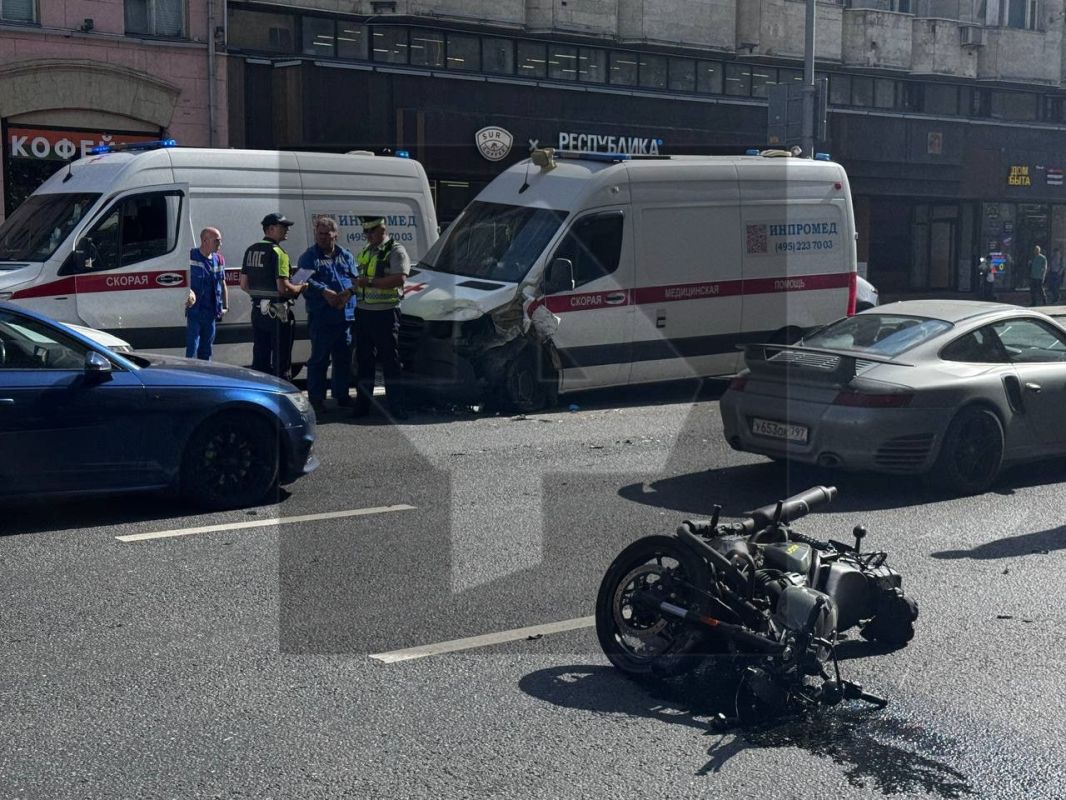 Погибшим в ДТП на 1-й Тверской-Ямской улице в Москве оказался крупный финансист Дмитрий Ларин Погибшим в ДТП на 1-й Тверской-Ямской улице в Москве оказался крупный финансист Дмитрий Ларин
