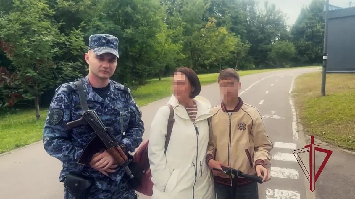 История со счастливым концом: московские росгвардейцы нашли мальчика, потерявшегося парке
