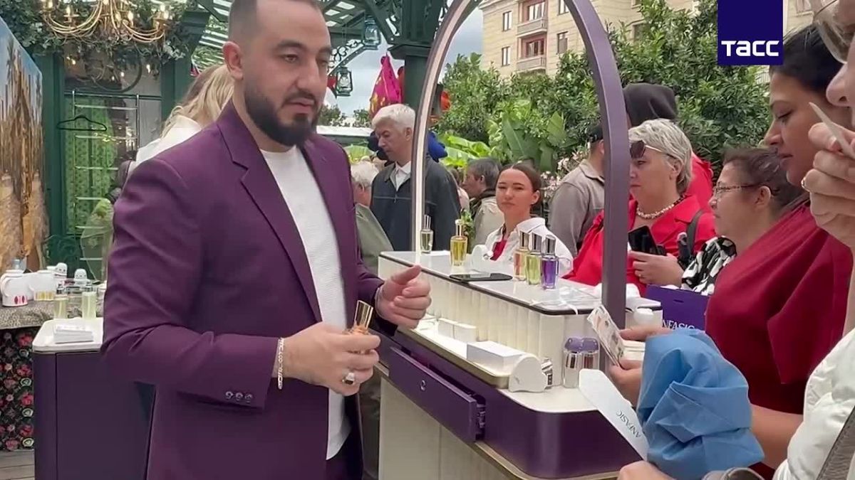Дни культуры ОАЭ под девизом "Откройте для себя Абу-Даби" открылись на Манежной площади