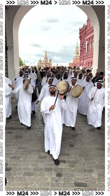Манежная площадь на несколько дней превратилась в настоящий восточный базар с ароматами кофе, специй и живой музыкой
