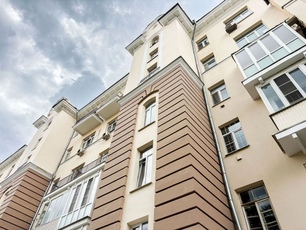 Более 30 домов с люкарнами обновили по программе капитального ремонта в Москве с 2015 года Более 30 домов с люкарнами обновили по программе капитального ремонта в Москве с 2015 года