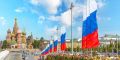 Москва надевает триколор: более 700 флагов украсят город в честь Дня государственного флага